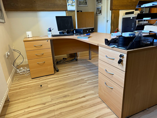 Two shaped corner office - corner,