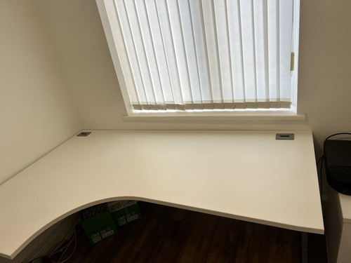 White corner shaped office - corner/l-shaped,